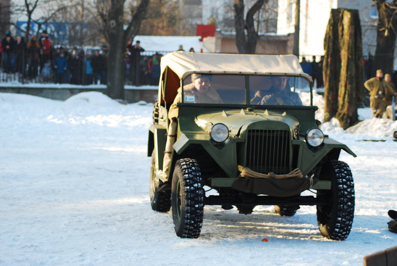 Bytom: w Miechowicach zrekonstruowali walki ze stycznia 1945 roku [ZDJĘCIA+WIDEO]