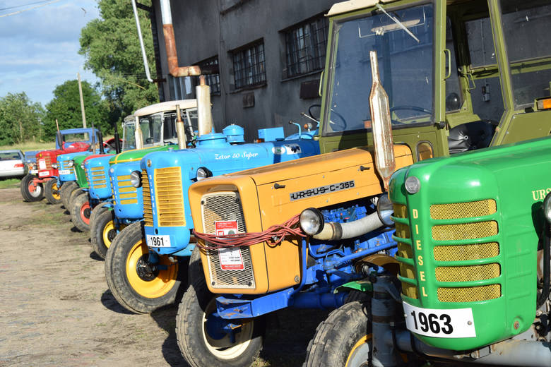Leszek Nowak z Wielisławic od dzieciństwa kolekcjonuje traktory, motocykle oraz pojazdy militarne i osobowe.