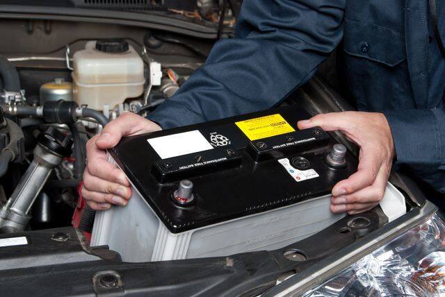 Akumulatory samochodowe - poradnik Przez wiele lat kwestia wyboru odpowiedniego akumulatora ograniczała się do doboru odpowiednich parametrów określonych