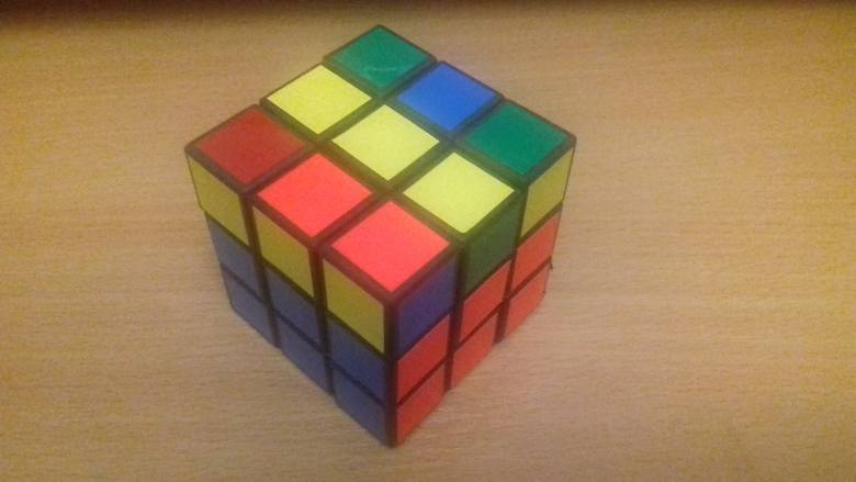 Fot. 11. Kostka Rubika 3x3x3 po wykonaniu etapu piątego