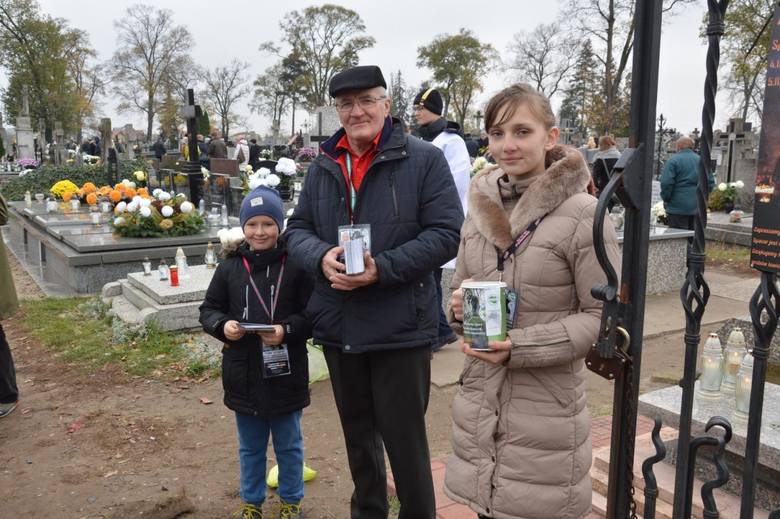 PTTK w Łowiczu szuka osób chętnych do kwestowania na rzecz ratowania zabytkowych grobów [ZDJĘCIA]