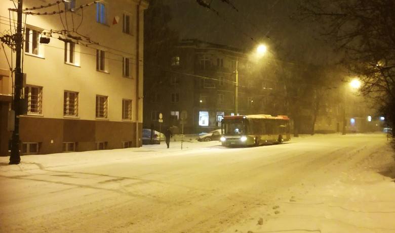 Unieruchomiony autobus na ul. Lipowej w Lublinie