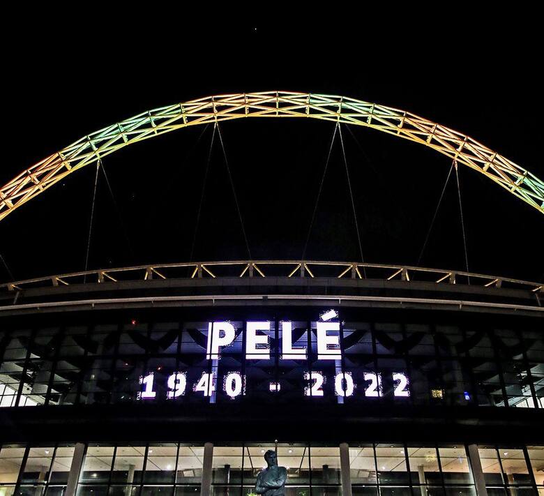 Łuk nad stadionem Wembley w Londynie podświetlono w barwach flagi brazylijskiej, jako hołd dla Pelego