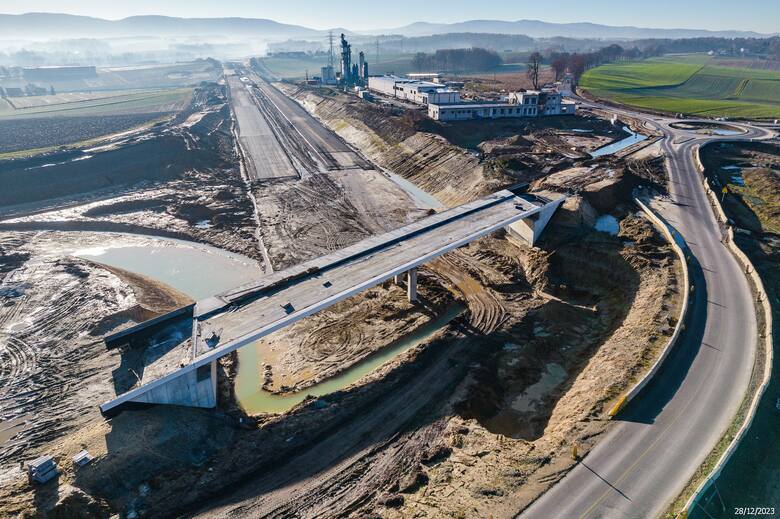 Minęło 15 miesięcy od rozpoczęcie budowy 27-kilometrowego odcinka drogi S1 między węzłem Oświęcim a Suchym Potokiem pod Bielskiem-Białą