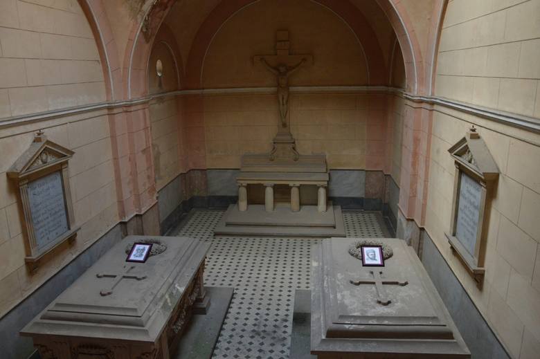 Pasjonaci historii ratują mauzoleum w Kopicach