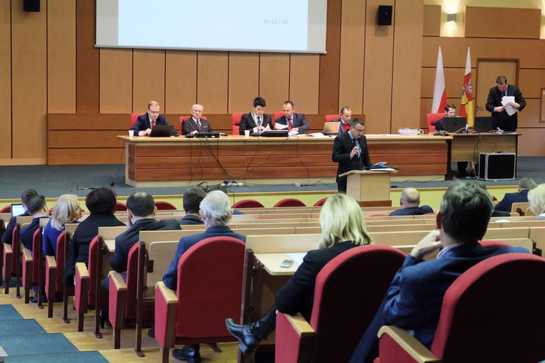 Rada miejska Białegostoku rozpoczęła swoje obrady o godz. 9 rano