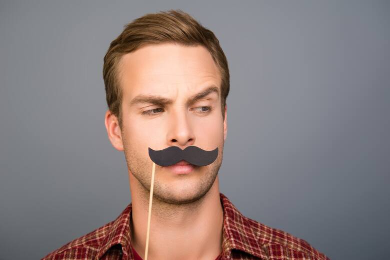 „Movember” - mężczyzna z wąsami
