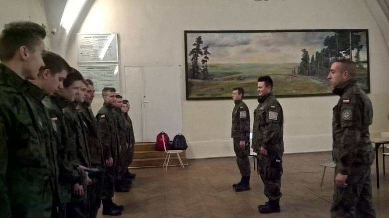 Uczniowie ZSP nr 1 w Łowiczu przechodzą wojskowe szkolenia [Zdjęcia]