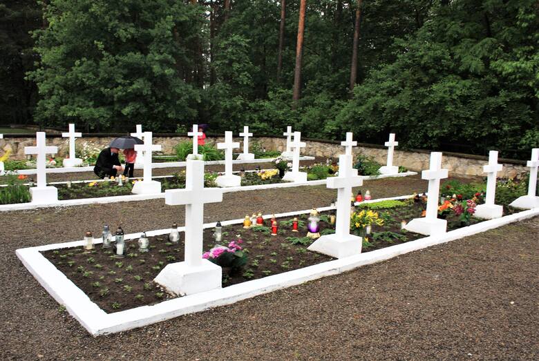 Cmentarz pomordowanych w Sochach