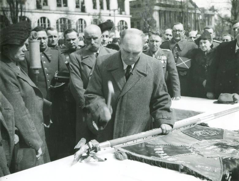 Uroczystość na placu Wolności, 22 kwietnia 1945