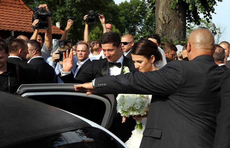 Anna i Robert Lewandowscy stanęli na ślubnym kobiercu 22 czerwca 2013 r. Poznali się w 2007 r. i od tego czasu są nierozłączni