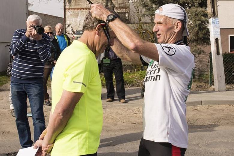 500 maraton Ryszarda Kałaczyńskiego. Razem ze znajomymi w Wituni zdobył "Koronę Maratonów Wituńskich".