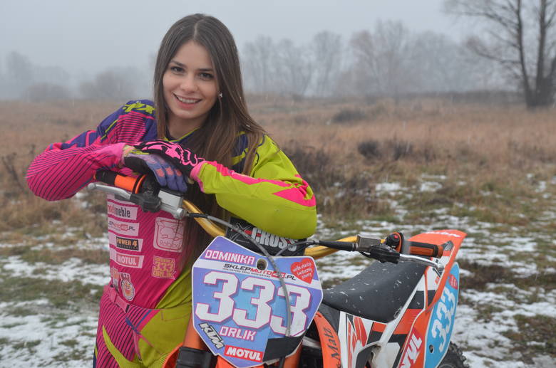 Dominika 333 Orlik w trakcie treningu na torze motocrossowym w Gorzowie.
