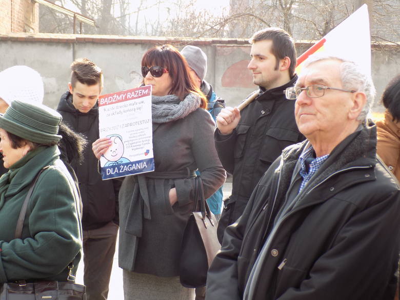 W niedzielę demonstracja mieszkańców w obronie szpitala zakończyła się na placu Słowiańskim.