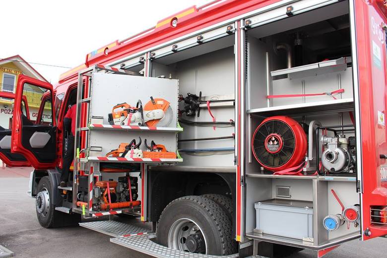Wyposażenie pozwala prowadzić działania w zakresie ratowniczo-technicznym, wodnym i przy gaszeniu pożarów