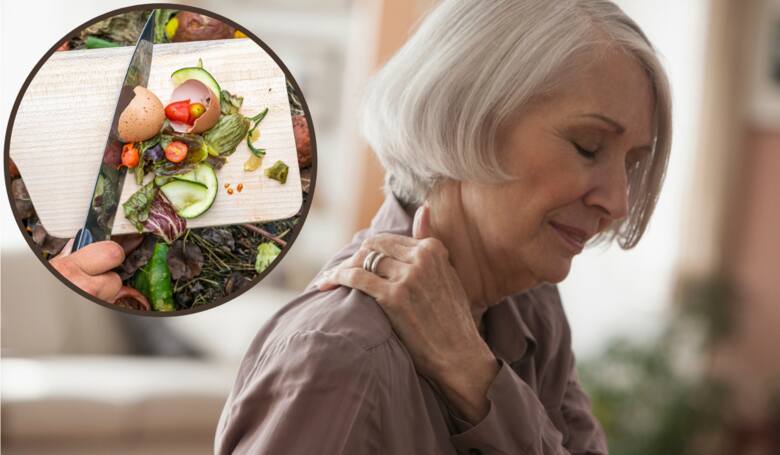 Starszą kobietę bolą plecy; odpadki na desce do krojenia