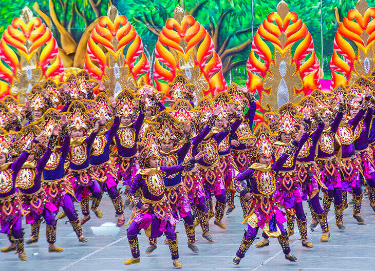 Hit TikToka zmienił się w strój reprezentacji Filipin – z kolorowymi piórami. Nie możesz przeoczyć tej magicznej historii