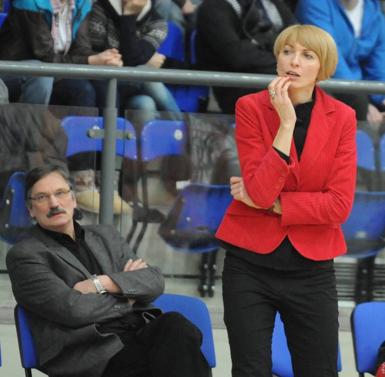 Elżbieta Trześniewska jest trenerką koszykarek Widzewa.