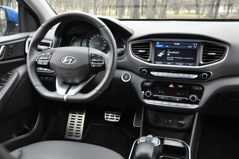 Hyundai Ioniq Electric - testPod nazwą Ioniq na rynku będą oferowane trzy odmiany samochodu ekologicznego. Klasyczna hybryda, plug-in i oferowana od