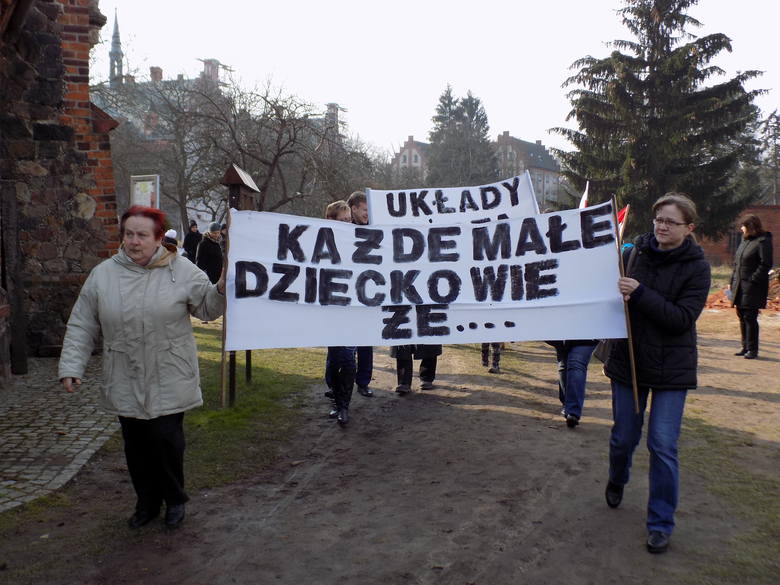 W niedzielę demonstracja mieszkańców w obronie szpitala zakończyła się na placu Słowiańskim.