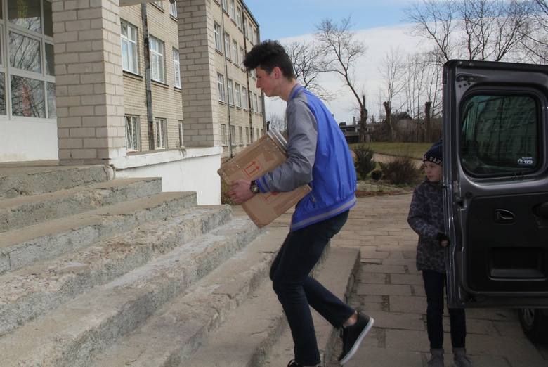 Dzięki Wiktorii Samulskiej z Cybinki zebrano 1,5 tony książek dla uczniów na Litwie 