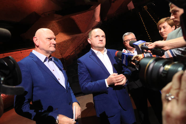 Marszałek województwa Piotr Całbecki i prezydent Torunia Michał Zaleski ogłaszając koncert Stinga nie na taki rozgłos liczyli...