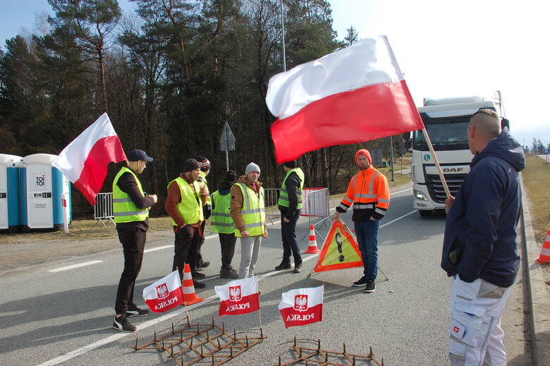 Protestujący rolnicy zablokowali przejście graniczne ze Słowacją w Barwinku