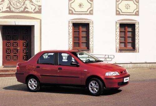 Fot. Fiat: Albea to propozycja Fiata dla mniej zamożnych rodzin. Największą atrakcją tego auta jest duży bagażnik o pojemności 515 l.