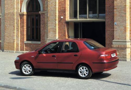 Fot. Fiat: Albea oferowana jest wyłącznie z jednym silnikiem benzynowym o pojemności 1,2 l i mocy 80 KM.