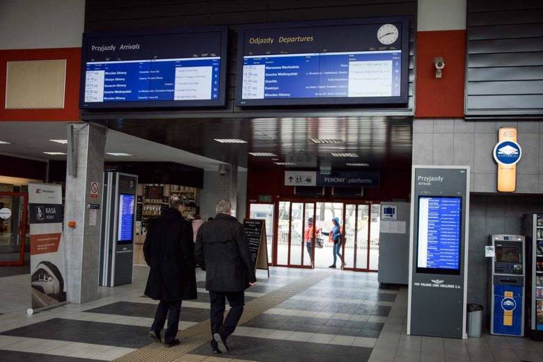 Kolejowe Zakłady Łączności Bydgoszcz, jako pierwsze, instalują System Dynamicznej Informacji Pasażerskiej