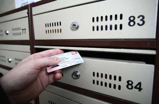 Znalezione dowody osobiste często trafiają do skrzynek pocztowych.