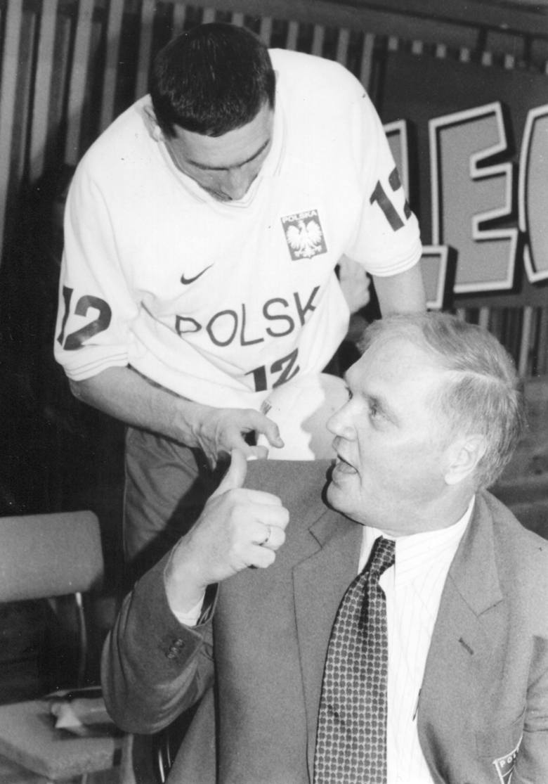 W sezonie 1993-1994 stilonowców prowadził Hubert Wagner (w rozmowie z masażystą Arkadiuszem Wodniczakiem). Niestety - z powodu problemów alkoholowych ,,Kat’’ nie wypełnił kontraktu z gorzowskim klubem...