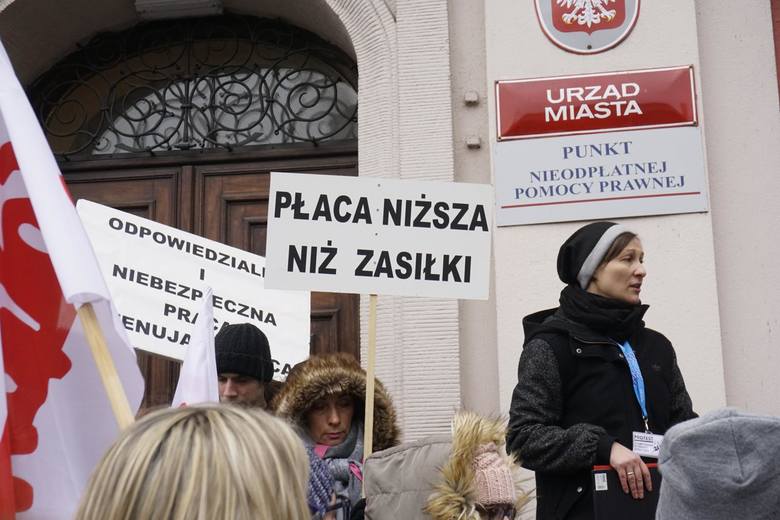 Niezadowolenie z pensji pracowników socjalnych to jeden z problemów, który musi rozwiązać wiceprezydent Poznania. 