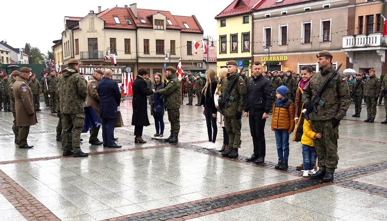 Na Rynku w Trzebini odbyła się uroczysta przysięga wojskowa żołnierzy 11 Małopolskiej Brygady Obrony Terytorialnej. Poza ceremonią ślubowania organizatorzy