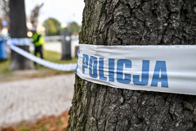 W Wałbrzychu jedna ze szkół została ostrzelana metalowymi kulkami. Policja szuka sprawcy zdarzenia.