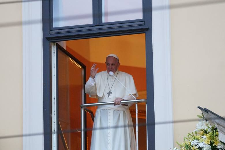 Franciszek w "oknie papieskim": okrucieństwo nie skończyło się na Auschwitz [ZDJĘCIA]