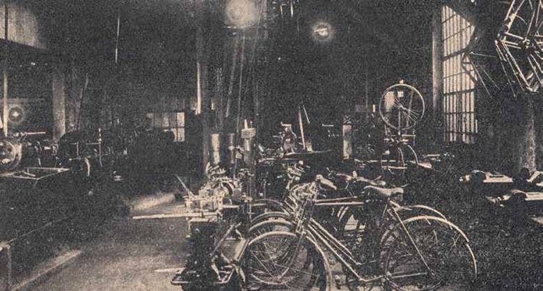 Oddział automatów do obrabiania części składowych rowerów w fabryce „Ebeco”, mieszczącej się przy ul. 3 Maja. Lata 20. XX wieku