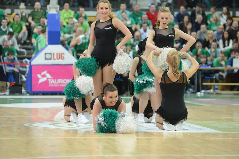 Cheerleaders Zielona Góra podczas meczów w hali CRS