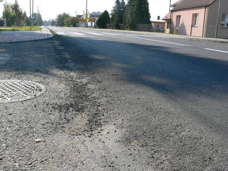 Problemy po remoncie trasy Tarnobrzeg-Sandomierz. Miasto zapewnia, że nie będzie fuszerki