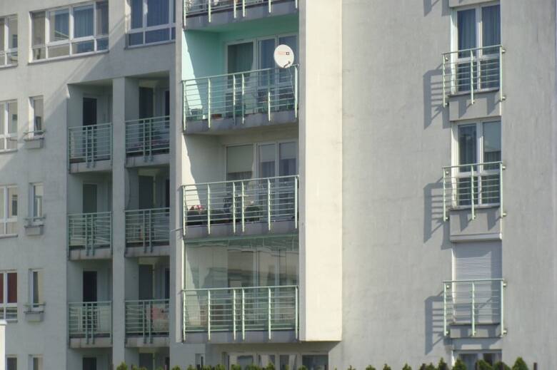 Lekka zabudowa balkonu na ogół nie stanowi problemu, również od strony formalnej.