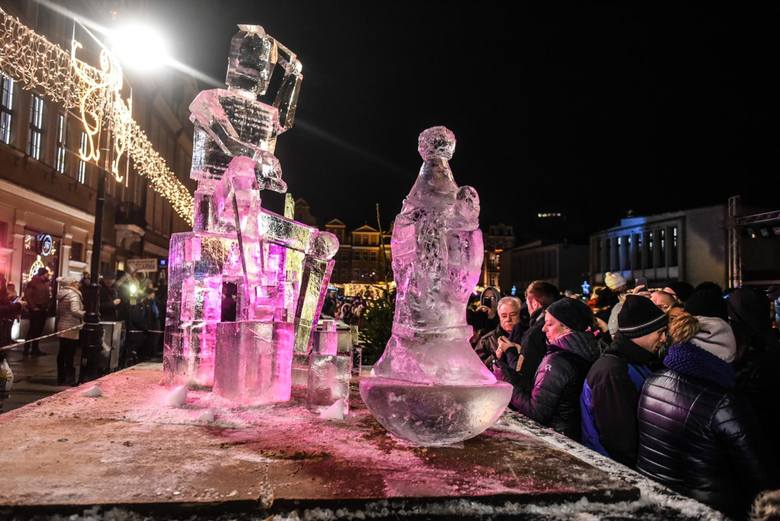 Festiwal Rzeźby Lodowej przyciąga na Stary Rynek tysiące poznaniaków i turystów
