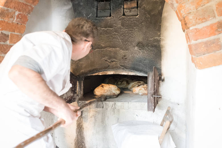 W Muzeum Wsi Opolskiej w Bierkowicach wybudowano tradycyjny piec chlebowy,  jak sprzed wieków. Pieczywo z niego ma wyjątkowy smak.