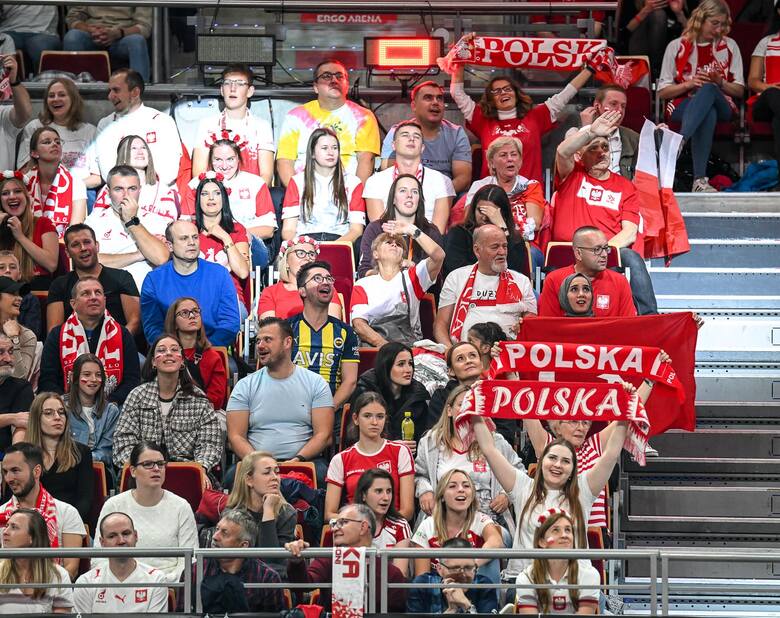 Kibice na meczu mistrzostw świata siatkarek Polska - Turcja w Ergo Arenie (1.10.2022)