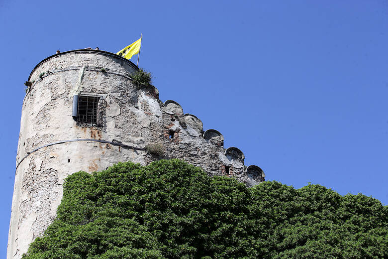 Widok na wieżę Zamku Chojnik