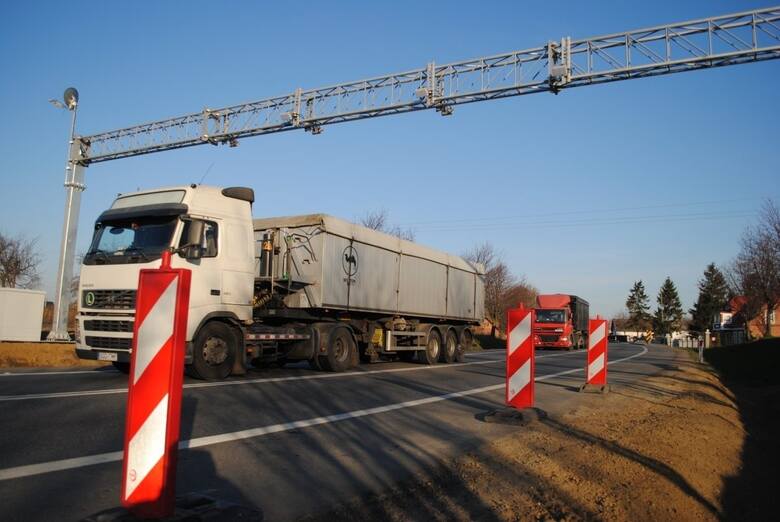 Nowe płatne drogi dla ciężarówek pojawią się już od 30 marca Fot: Zbigniew Brucki