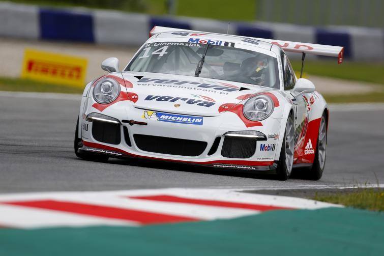 Kuba Giermaziak w Porsche 911 GT3 w drodze po zwycięstwo w Austrii