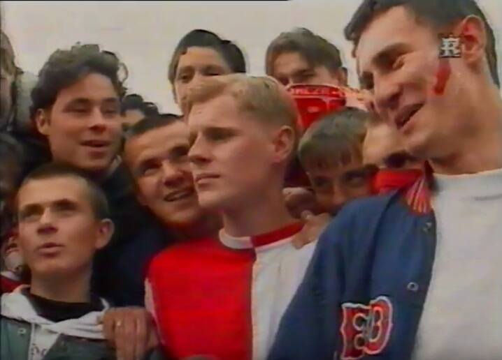 Kibice Cracovii podczas meczu derbowego w 1996 r.