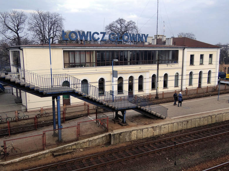 Dworzec kolejowy Łowicz Główny. Jak zmieniał się przez dekady? [Zdjęcia]