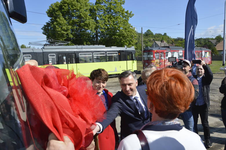 W maju 2019 w Gorzowie witaliśmy nowe tramwaje. Wśród witających był prezydent Jacek Wójcicki. Wszystko wskazuje na to, że nie będzie nowym składom dane pojechać nową linią przez ul. Piłsudskiego i Górczyńską...