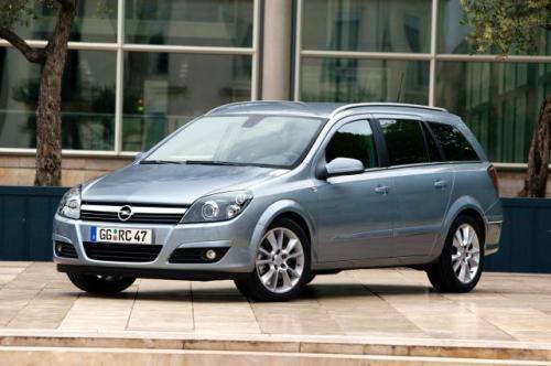 Fot. Opel - Opel Astra kombi jest nieco większa od Forda Focusa kombi.